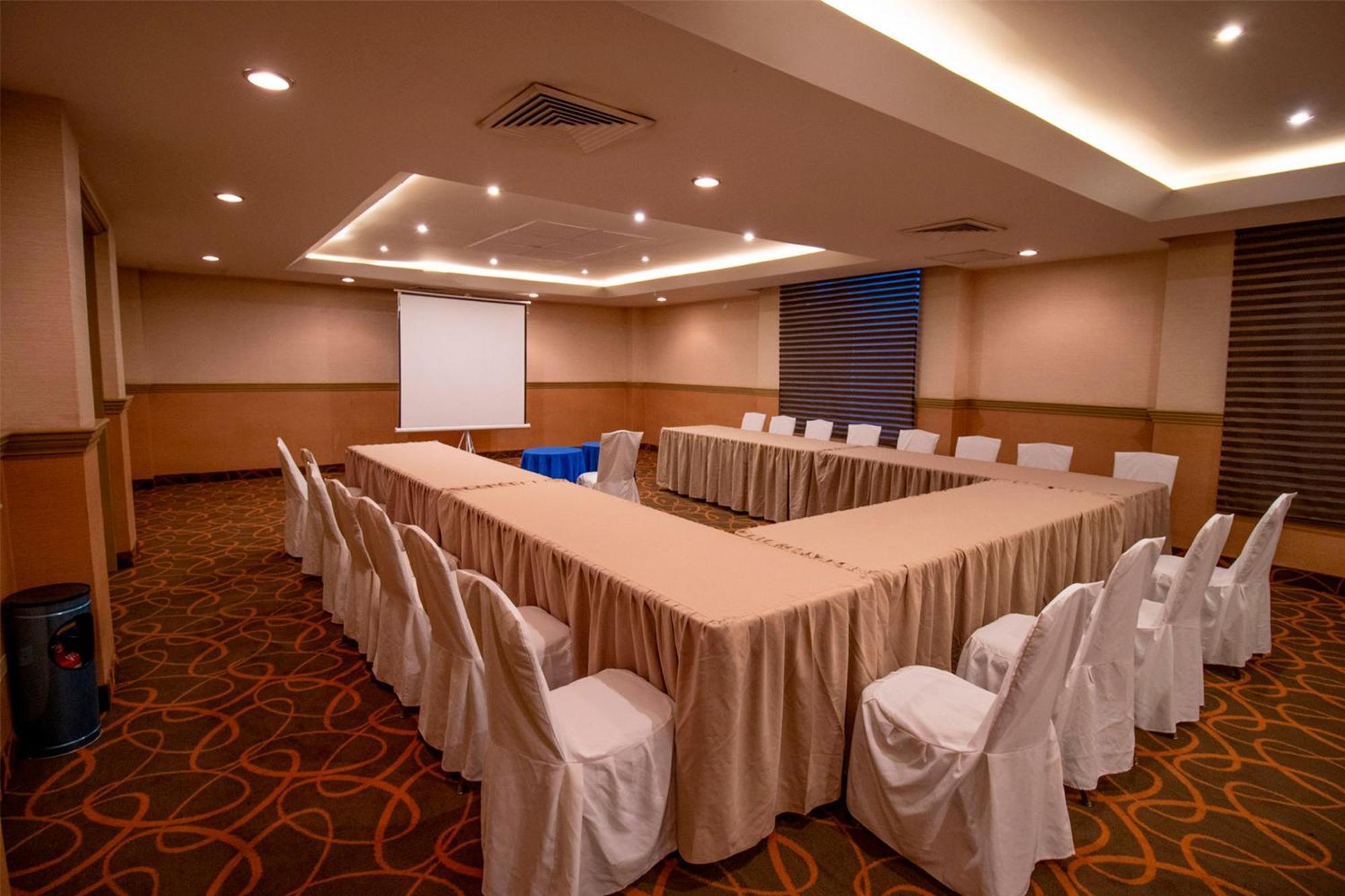Araiza Palmira Hotel Y Centro De Convenciones Ла-Пас Экстерьер фото